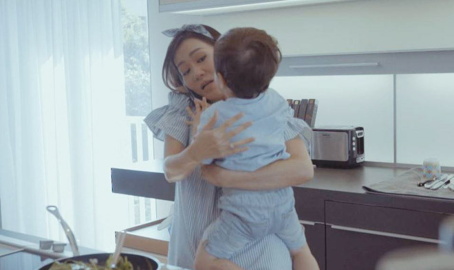 Thu Minh lần đầu tiết lộ cuộc sống làm mẹ bỉm sửa khi cùng chồng con sống tại thành phố Praha.