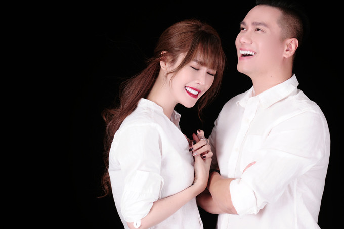 Chính vì dự án cả 2 hợp tác chung và cách tung ảnh "nửa kín nửa hở" rất khiêu khích của Quế Vân khiến vợ Việt Anh nổi đóa, Quế Vân cũng phải hứng chịu hàng loạt lời chỉ trích thậm tệ từ cư dân mạng khi nghĩ rằng cô "cướp chồng".