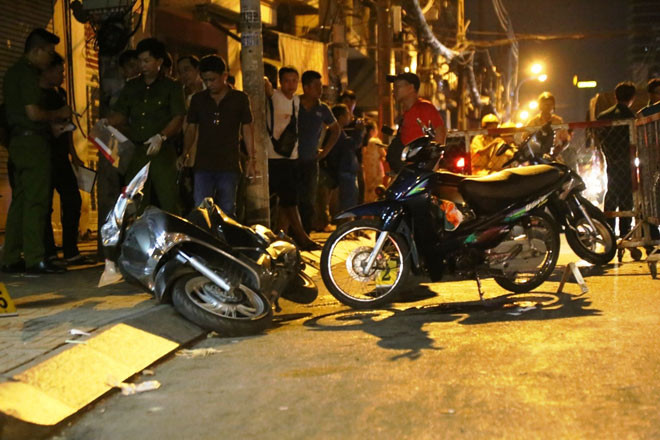 Hiện trường vụ cướp đâm các "hiệp sĩ" trên đường Cách Mạng Tháng Tám tối 13/5.