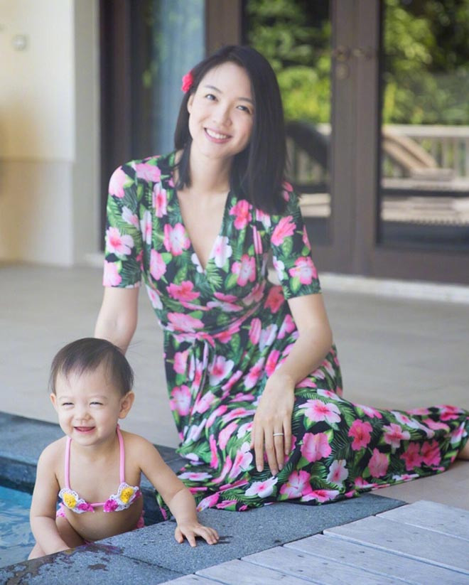 Gia đình nhỏ của Trương Tử Lâm thường đi du lịch đến nơi yên tĩnh, tận hưởng không gian riêng bên nhau.