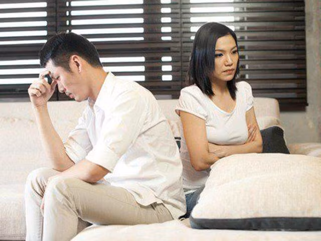 Vo chong chien tranh lanh va cai gia qua dat chong phai tra