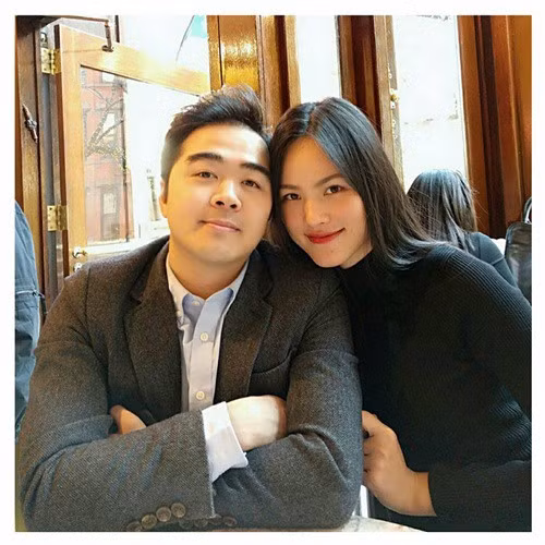 Được biết, bạn trai của Tuyết Lan là một doanh nhân đang làm việc trong lĩnh vực tài chính ở Mỹ. Anh chàng sở hữu ngoại hình khá điển trai, phong độ.