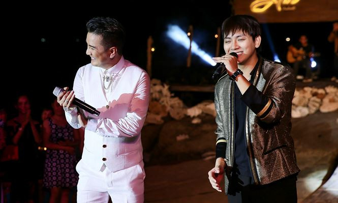 Biết tài năng của Hoài Lâm là có thể giả giọng nhiều ca sĩ, Đàm Vĩnh Hưng bất ngờ ngỏ ý đề nghị Hoài Lâm giả giọng danh ca Hoàng Oanh và cùng hát với anh một bản nhạc bolero hay không, xem như đây là món quà dành tặng NSND Kim Cương - nữ nghệ sĩ cùng thời với Hoàng Oanh và cũng có mặt trong chương trình.