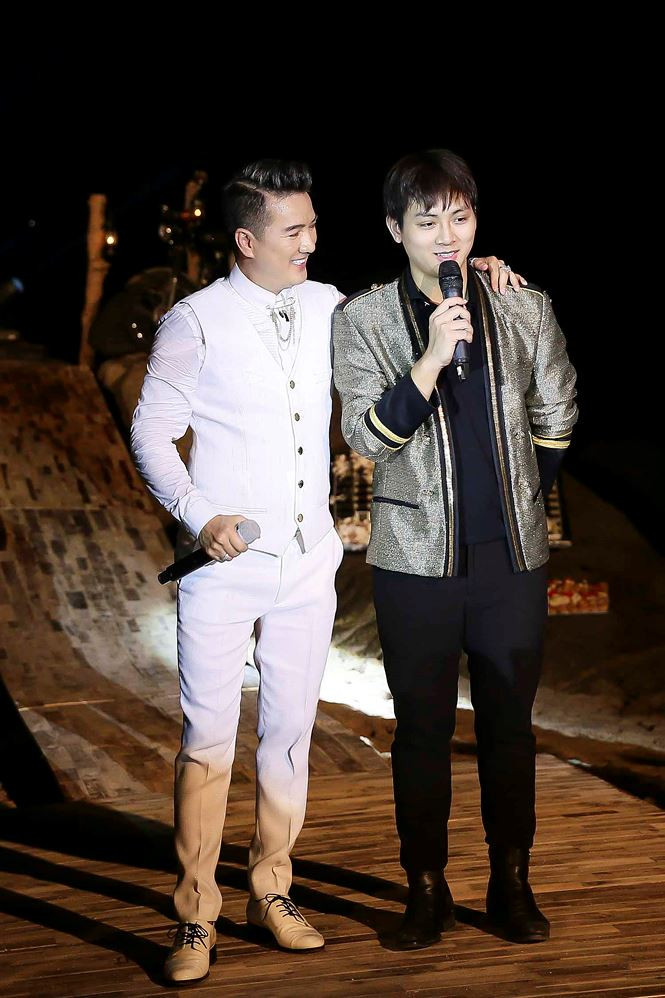 Đáng chú ý nhất là phần song ca của Mr. Đàm và Hoài Lâm. Sự xuất hiện của Hoài Lâm trên sân khấu lần này cũng đánh dấu sự trở lại của nam ca sĩ sau thời gian dài tập trung cho các dự án điện ảnh của mình và ít xuất hiện trên các sân khấu ca nhạc.