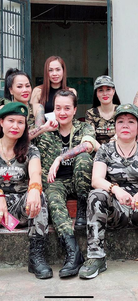 Có vẻ chị hơi bất ngờ vì mình bị "làm xấu" tới mức này.