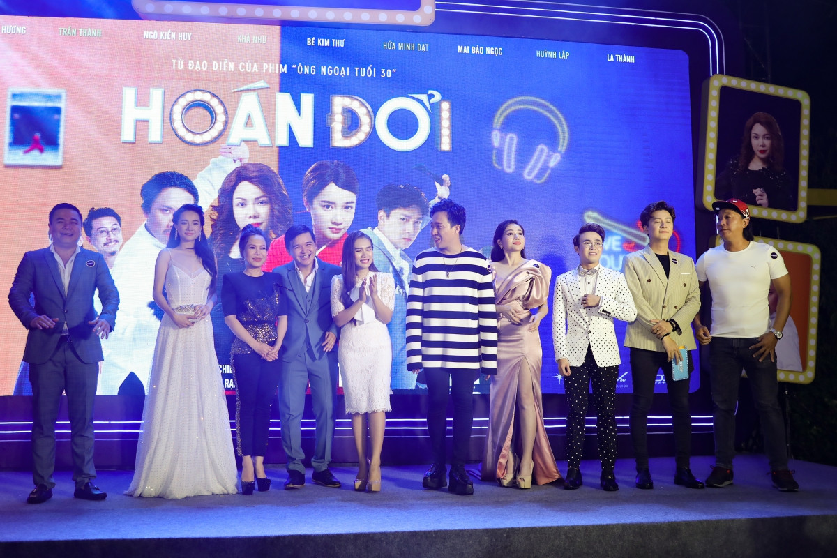 Đoàn phim giao lưu với người hâm mộ. Bộ phim này được đạo diễn Võ Thanh Hòa quay từ khá lâu nhưng sau thời gian dài mới công chiếu.