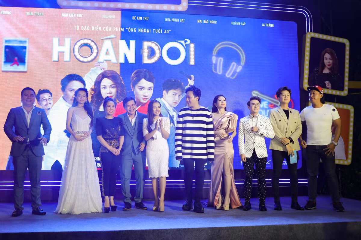 Đoàn phim giao lưu với người hâm mộ. Bộ phim này được đạo diễn Võ Thanh Hòa quay từ khá lâu nhưng sau thời gian dài mới công chiếu.