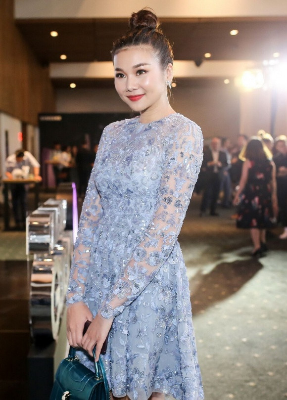 Bắt đầu năm 2018 với những thành công từ bộ phim "Mẹ chồng", siêu mẫu diễn viên Thanh Hằng tiếp tục trở lại với công việc. Sáng qua (8/3) "chân dài 1m12" đã tham dự một sự kiện.