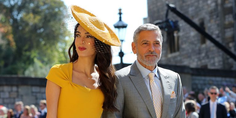 Tài tử Hollywood George Clooney và bà xã Amal sánh đôi bước vào lễ đường dự đám cưới.