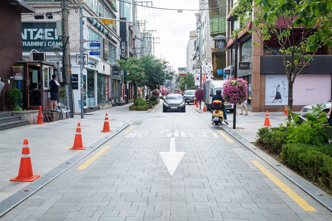 Ở Gangnam, bất động sản không chỉ là tiền bạc mà việc sở hữu một khu đất ở đây là biểu tượng cho sự giàu có.