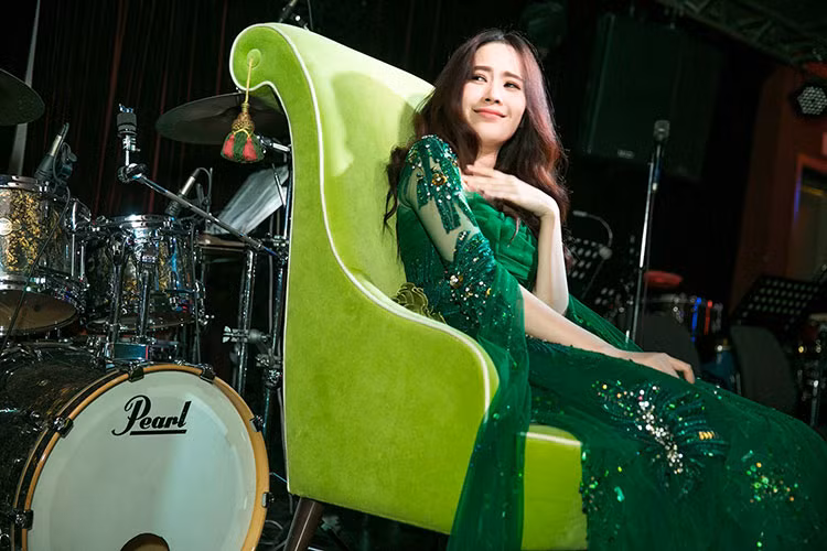 Đây cũng là lần đầu tiên cô tổ chức họp fan để tri ân những tình cảm mà khán giả dành cho mình suốt thời gian qua.