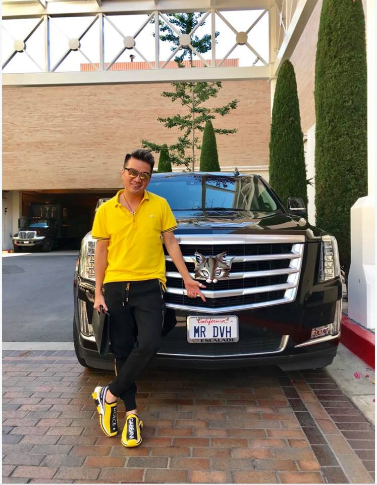 "Cuối cùng cũng gặp được nhau, các em hãy về với đội anh, các em sẽ tỏa sáng" - giọng ca Biển tình chia sẻ. Chiếc xe này từng được Đàm Vĩnh Hưng chụp ảnh khoe với khán giả và được anh cho biết sẽ mang về Việt Nam trong tháng 6 này.