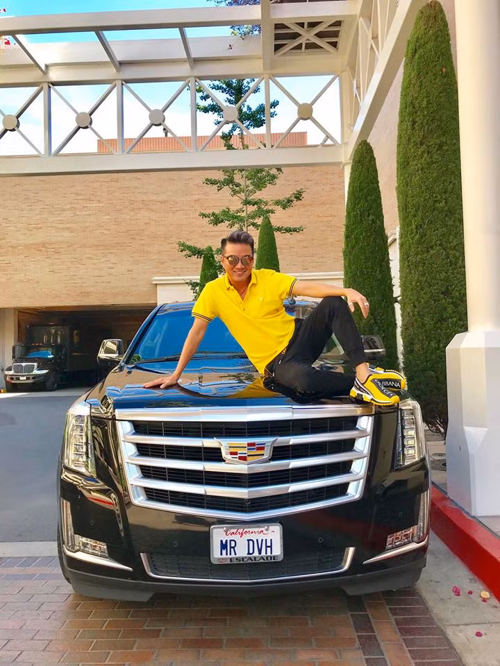 Mặc dù nam ca sĩ không tiết lộ giá trị của chiếc xe nhưng chỉ riêng việc nó là siêu xe chuyên dành cho nguyên thủ quốc gia, chống đạn, có nội thất sang trọng...cũng dễ dàng đoán được mức giá "trên trời" nếu muốn sở hữu.