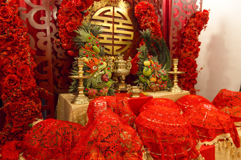 Lễ vật nhà trai mang tới đón dâu được sắp xếp tỉ mỉ.