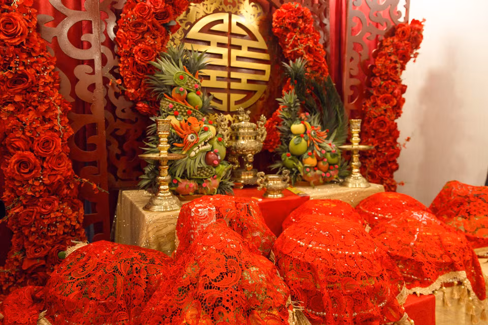 Lễ vật nhà trai mang tới đón dâu được sắp xếp tỉ mỉ.