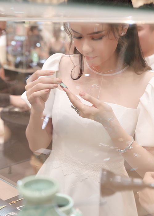 Sau loạt ồn ào tình cảm dường như Trương Quỳnh Anh đã tìm lại sự bình yên.