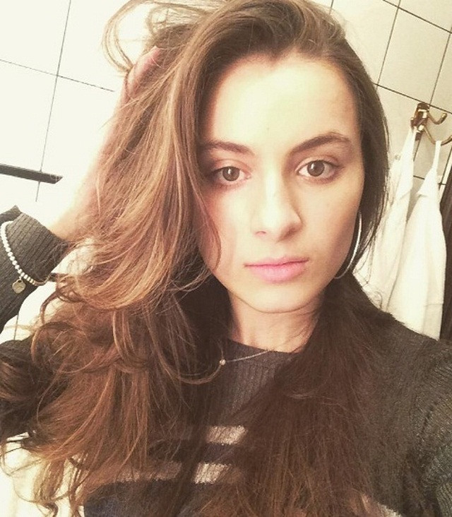 Lily hiện là một vũ công quyến rũ có tiếng và bước đầu lấn sân "mảnh đất" âm nhạc tại Anh.