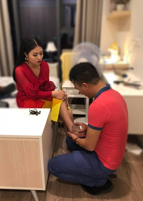 Gia đình của BTV Nguyễn Hoàng Linh đối xử với bạn trai cô như con rể. Cặp đôi cũng đã chụp ảnh cưới ở Hàn Quốc.