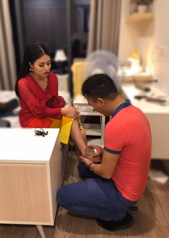 Gia đình của BTV Nguyễn Hoàng Linh đối xử với bạn trai cô như con rể. Cặp đôi cũng đã chụp ảnh cưới ở Hàn Quốc.