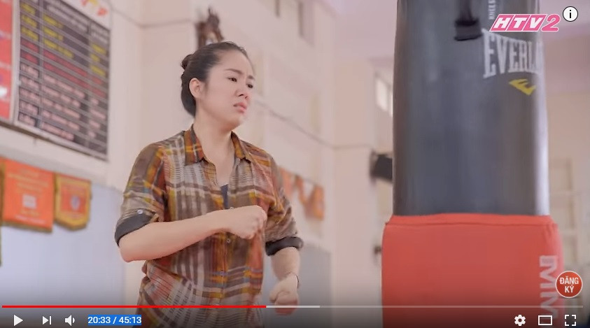 Việc quảng cáo trong phim vốn cần thiết để phim có nguồn kinh phí sản xuất, tái đầu tư. Tuy nhiên, quảng cáo thế nào để khán giả không thấy "bội thực" là điều nhà sản xuất phim nên cân nhắc. Rất may, phim hay nên "Gạo nếp gạo tẻ" vẫn hút khán giả dù quảng cáo quá tay!