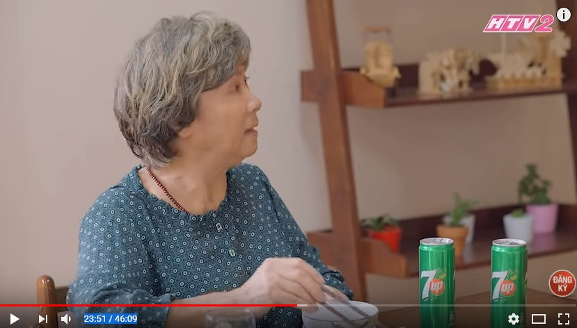 Cảnh quay các thương hiệu nước uống giải khát liên tục xuất hiện trong phim và đều được ghi rõ nét logo, cận cảnh tên thương hiệu.