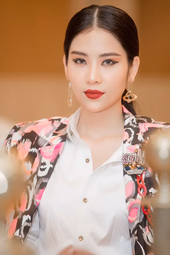 Nam Anh cũng khuyên em gái rằng: "Khi gặp khó khăn, bản thân mình phải tự vươn lên rồi mới nắm được cánh tay của người thân".