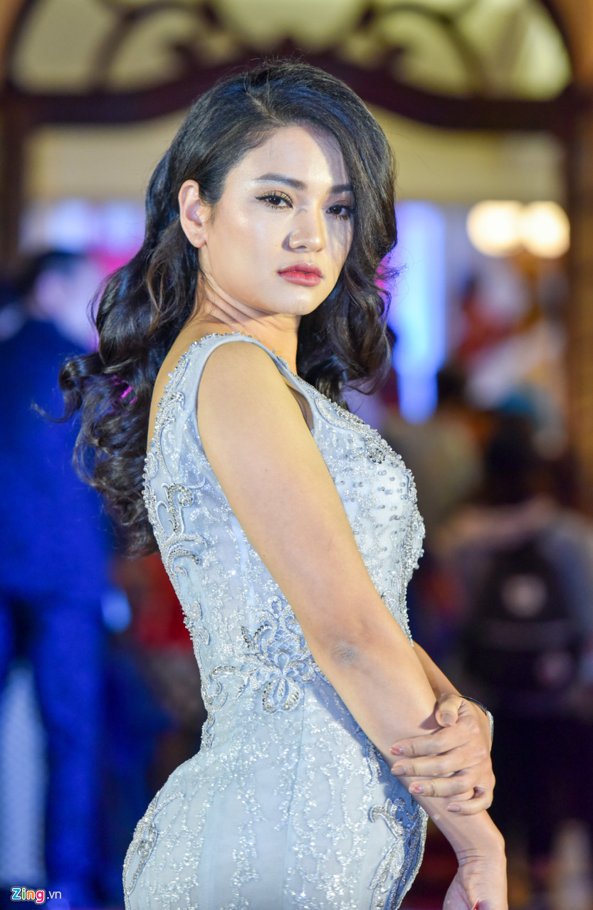 Diễn viên Thuý Hằng từng đoạt giải Nữ diễn viên xuất sắc tại liên hoan phim Việt Nam lần thứ 19 và tham gia nhiều bộ phim được đánh giá cao như Mưa bóng mây, Làm chồng đại gia, Những đứa con của làng, Cuộc đời của Yến...