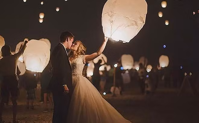 Đã là mối làm ăn thua lỗ nhất của cha mẹ rồi thì phải thật hạnh phúc nhé, con gái! Ảnh minh họa.