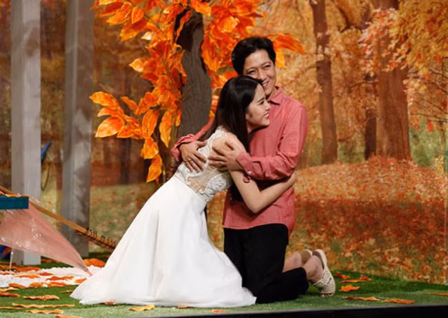 Trong khi đó, Nam Em - người được xem là kẻ thứ 3 xen vào mối quan hệ giữa Nhã Phương - Trường Giang lại khá thoải mái chia sẻ với phóng viên khi được hỏi về lễ cưới của tình cũ.