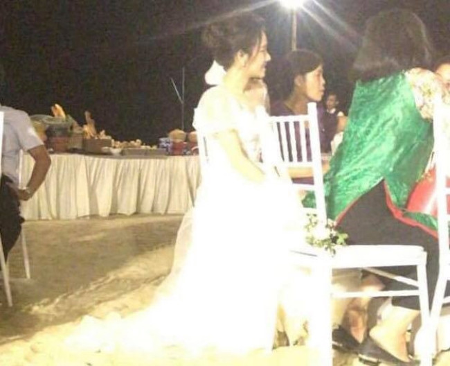 Cặp đôi Trường Giang - Nhã Phương lại thuê hẳn 1 resort 5 sao ngay sát bờ biển để làm lễ đính hôn đầy lãng mạn. Dù thông tin này được chia sẻ rộng rãi nhưng lực lượng an ninh thắt chặt khiến truyền thông chỉ có được nhiều hình ảnh hiếm hoi.