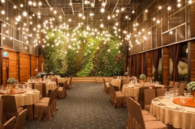 Cũng giống như Trấn Thành, Trường Giang muốn giữ sự riêng tư cho gia đình và các khách mời nên đã chuẩn bị sẵn lực lượng an ninh để những hình ảnh trong hôn lễ không lọt ra ngoài.