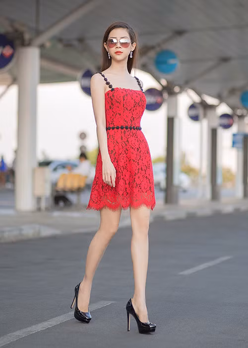 Hình ảnh Liên Phương xinh đẹp xuất hiện tại sân bay đón Hoa hậu Đại sứ Du lịch Thế giới 2017.