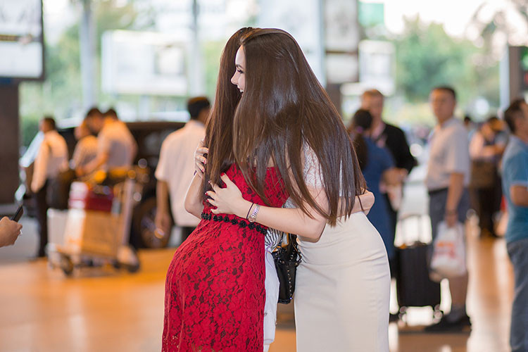 Trở thành những người bạn thân thiết kể từ cuộc thi Hoa hậu Đại sứ Du lịch Thế giới năm 2017, khi Aibedullina Talliya thông báo sẽ tới Việt Nam, Liên Phương rất vui mừng, hào hứng.