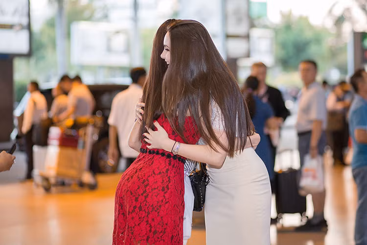 Trở thành những người bạn thân thiết kể từ cuộc thi Hoa hậu Đại sứ Du lịch Thế giới năm 2017, khi Aibedullina Talliya thông báo sẽ tới Việt Nam, Liên Phương rất vui mừng, hào hứng.