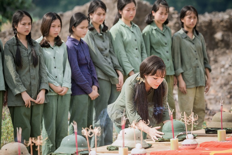 Một cảnh quay xúc động trong MV "Cúc ơi". Ảnh: Long Trần