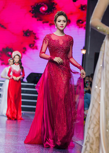 Tháng 4/2018, Thư Dung từng gây ồn ào khi bất ngờ tố một Hoa hậu Việt Nam là người thứ ba. Nhiều cư dân mạng đặt nghi vấn người Thư Dung nhắc đến là Hoa hậu Kỳ Duyên. Ảnh: FBNV