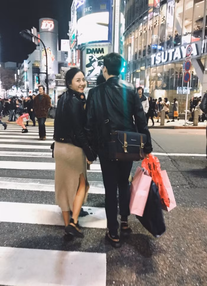 Van Mai Huong than mat ben trai tre, lo dau vet “la“-Hinh-3