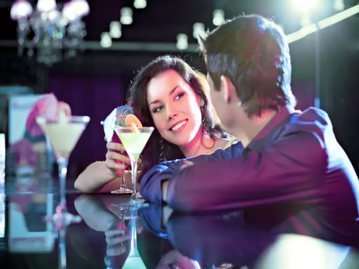  Nhân Mã Nhân Mã là người sống độc lập, họ cảm thấy khó khăn với việc cam kết một mối quan hệ và cũng có thể họ không thích thay đổi đối phương khi người ấy không quan tâm đến việc họ làm.