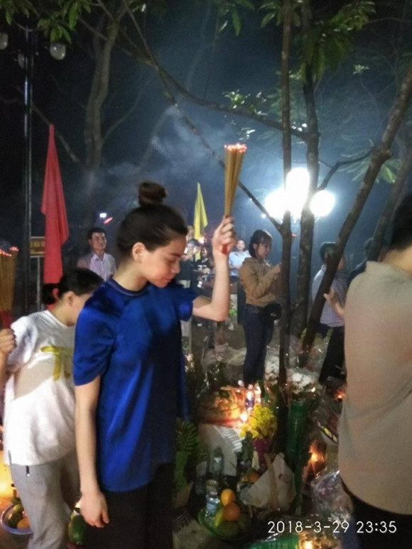 Tuy nhiên, vẫn có nhiều người bảo vệ ca sĩ Hồ Ngọc Hà và cho rằng gầy như thế mặc đồ mới đẹp hay bạn gái Kim Lý vẫn xinh dù ăn mặc giản dị.