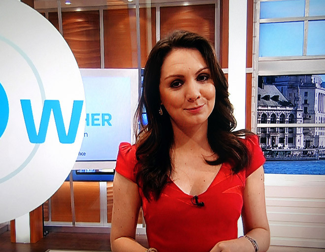 Bà mẹ một con nhận được nhiều ủng hộ từ khán giả trong việc đưa con gái lên truyền hình.