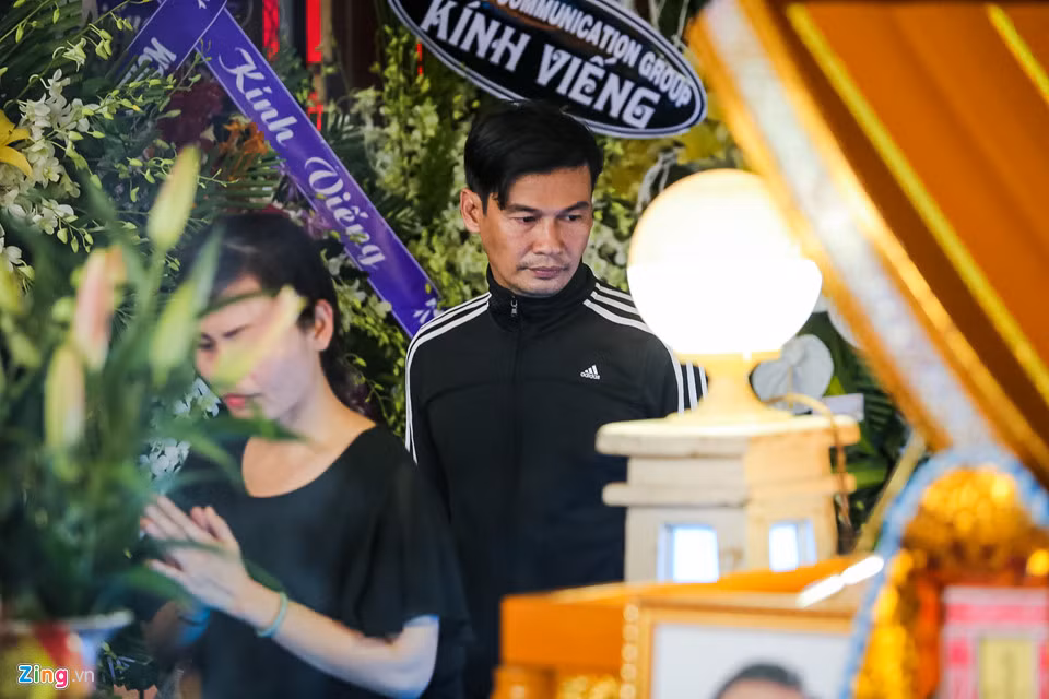 Diễn viên Tiết Cương lặng lẽ từ biệt đàn anh lần cuối.