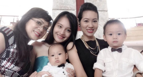 Nghệ sĩ Hương Dung và các con cháu.