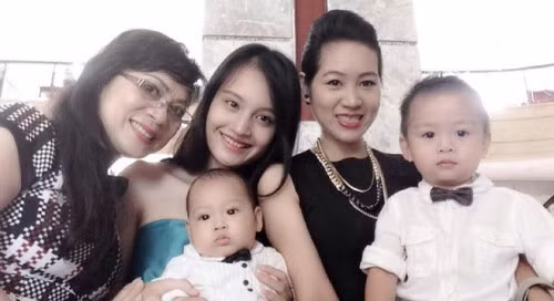 Nghệ sĩ Hương Dung và các con cháu.