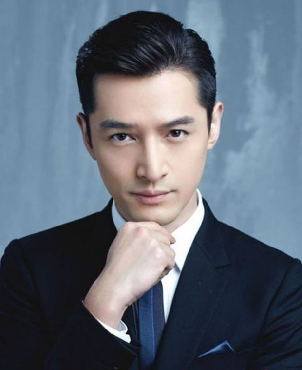 Hồ Ca bị cư dân mạng nghi ngờ là kẻ thứ ba trong mối quan hệ tình cảm giữa Nghê Ni vàTỉnh Bách Nhiên.