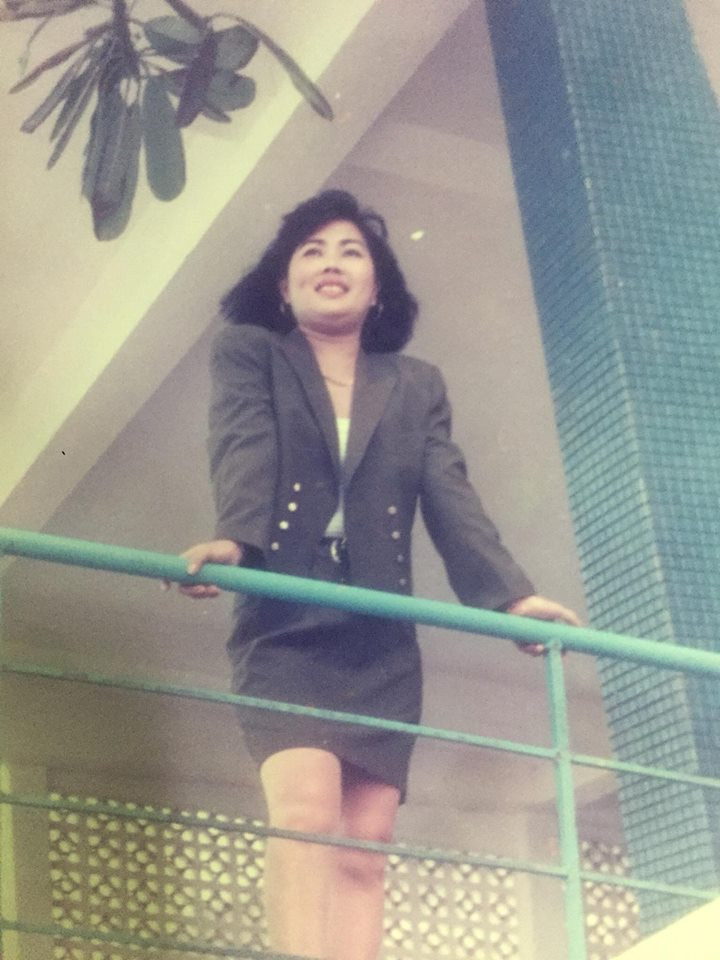 Mẹ Lâm Khánh Chi được nhận xét sở hữu vẻ đẹp duyên dáng, khuôn mặt có má lúm đồng tiền.