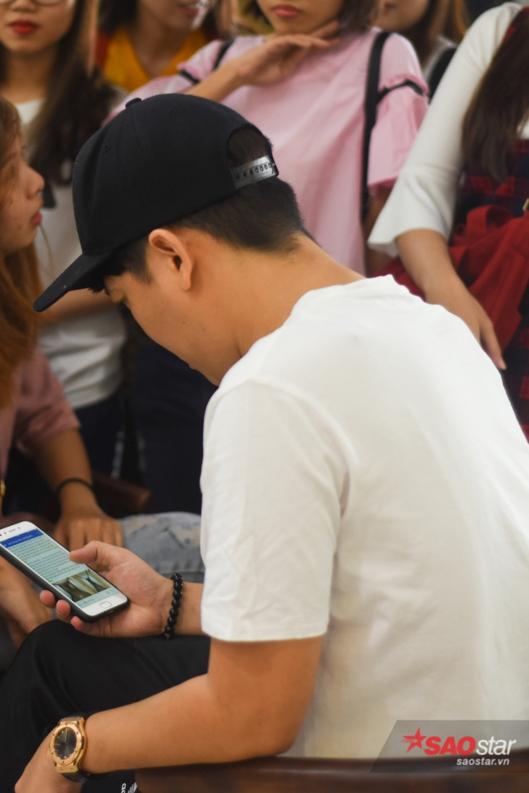 Mới đây, hình ảnh Trường Giang thất thần ngồi xem clip Nam Em được chụp lại khi anh đang tham gia ghi hình cho chương trình truyền hình thực tế Khi đàn ông mang bầu.