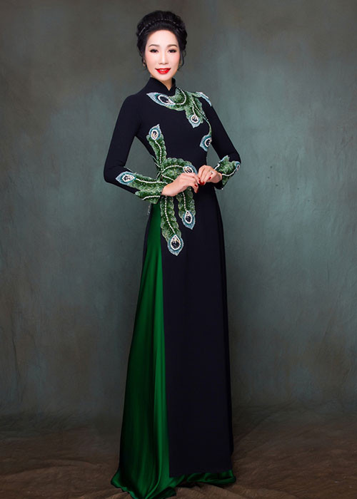 Hiện tại, Trịnh Kim Chi đang có tổ ấm hạnh phúc cùng doanh nhân Võ Trấn Phương - một Việt kiều Mỹ. Cặp đôi có hai cô con gái.