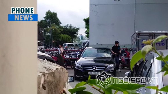 Vài ngày trước đây, thông qua trang cá nhân, Tim đã gián tiếp khẳng định anh và Trương Quỳnh Anh đã ly hôn. Ngay sau đó, quản lí truyền thông của nam diễn viên ca sĩ cũng cho biết, dù chia tay nhưng cả hai vẫn giữ mối quan hệ bình thường và vẫn sống chung nhà.