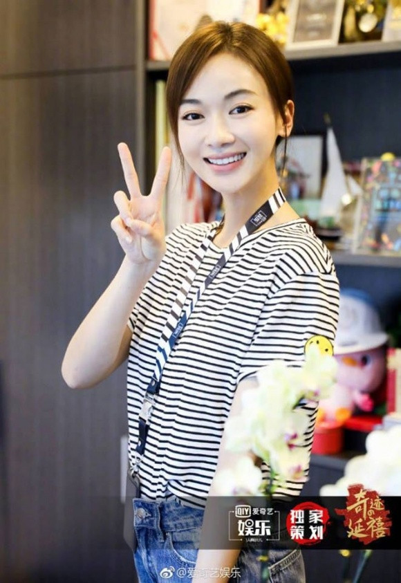 Không ít cư dân mạng cho rằng diễn viên Ngô Cẩn Ngôn mới nổi tiếng nhờ vai diễn Ngụy Anh Lạc trong “Diên Hi công lược” đã nhanh chóng thay đổi thái độ kiêu căng.