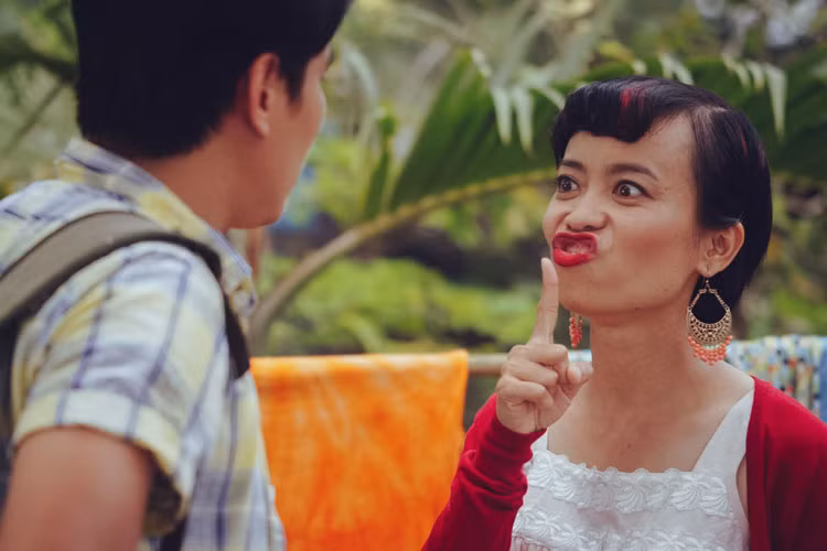 Bộ phim Tết 2018 do Dustin Nguyễn làm đạo diễn và diễn chính với sự góp mặt của dàn diễn viên: Kiều Minh Tuấn, Thu Trang, Tiểu Bảo Quốc, Hoàng Sơn, Nam Em, NSƯT Lê Bình, Đại Nghĩa, Tiết Cương, Hoàng Mèo, Ngọc Tuyên…